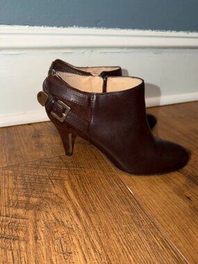 Vintage brown booties
